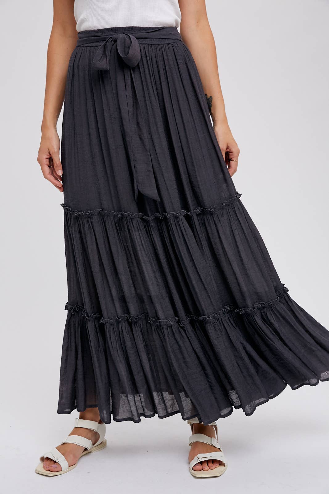 TIERED RUFFLE FLOWY MAXI SKIRT: ASH / L Bluivy