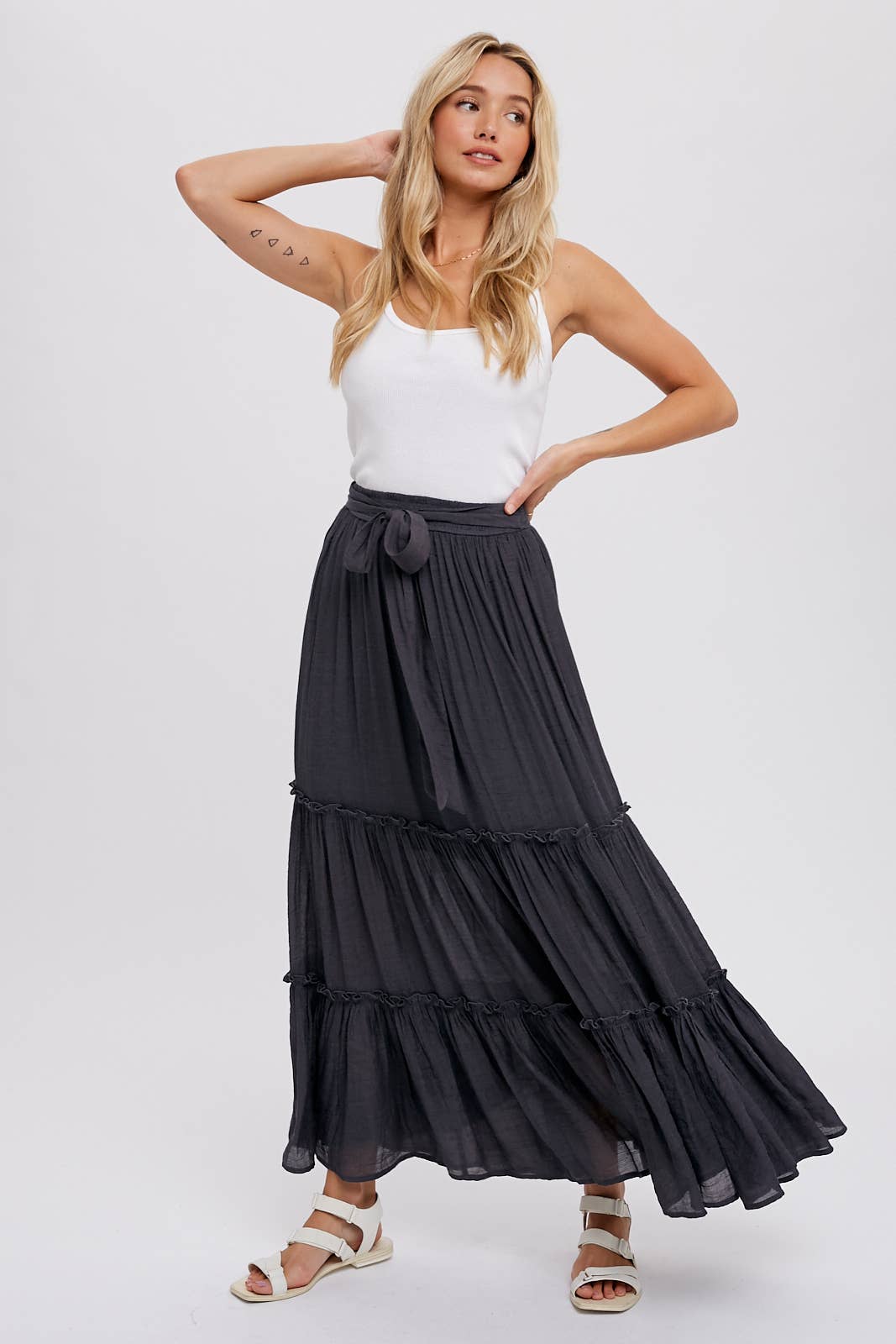 TIERED RUFFLE FLOWY MAXI SKIRT: ASH / L Bluivy