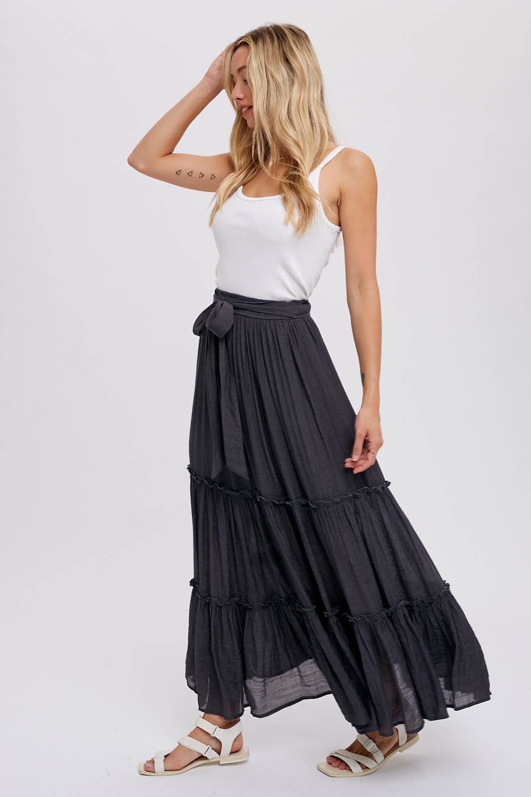 TIERED RUFFLE FLOWY MAXI SKIRT: ASH / L Bluivy